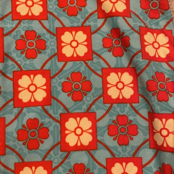 LuLaRoe leggings super soft- vibrant colors worn once - Picture 2 of 4